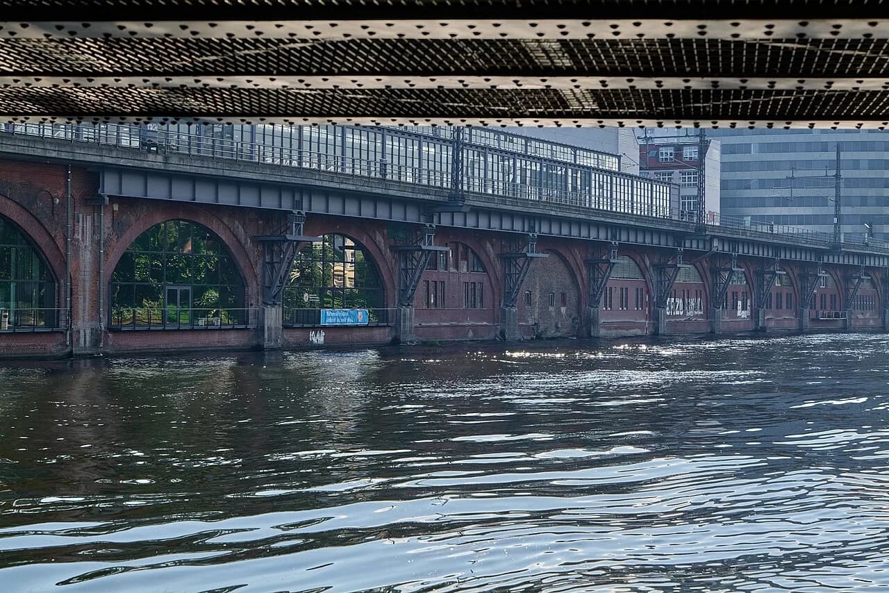 La Spree à Berlin, près du pont Jannowitzbrücke.