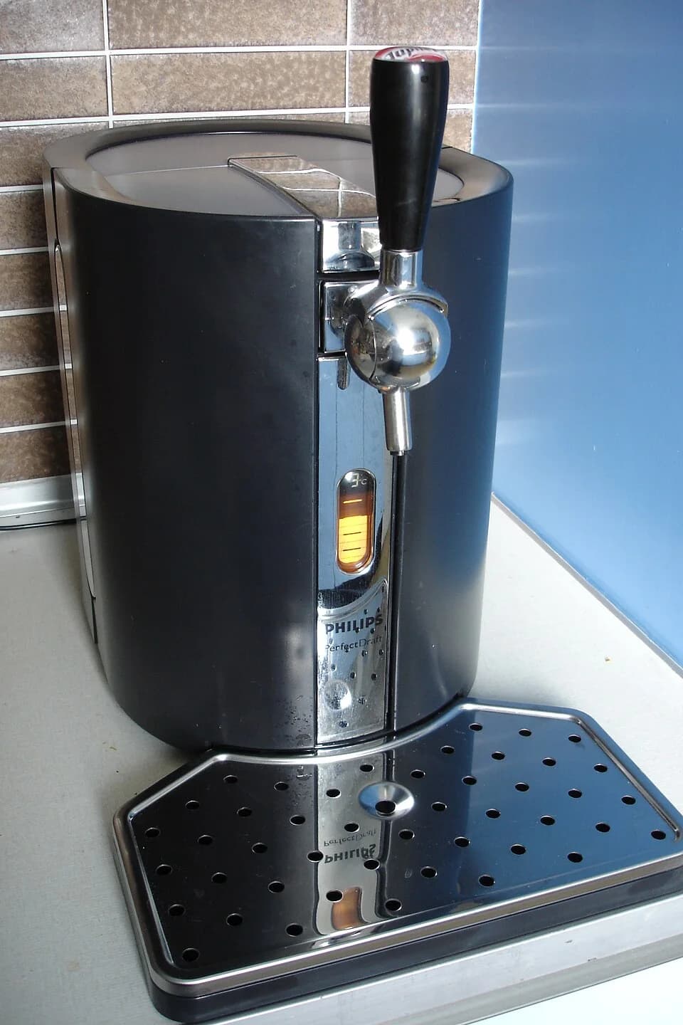 Ancienne machine Philips PerfectDraft avec poignée de tirage et plateau égouttoir.